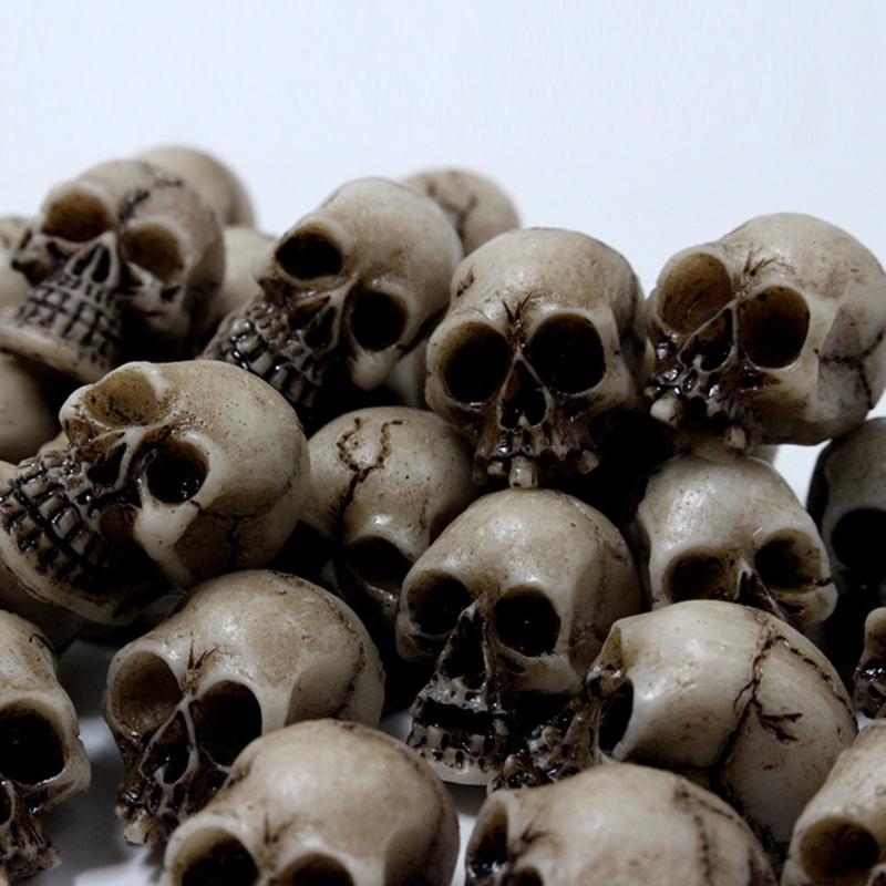 Synthetic Resin Skull Ornaments Halloweens Tabletop Decoration Set with Skeleton Figures
