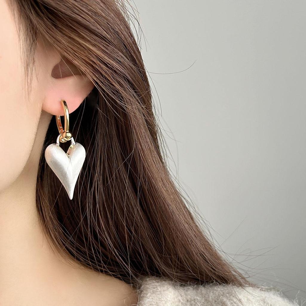 Elegant French Heart Dangle Earrings for Women - High-End, Versatile, Niche Design, New Arrival