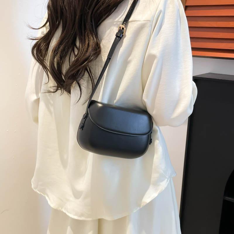 Summer New Casual Saddle Bag Simple Solid Color Versatile Daily Commute Shoulder Messenger Bag Women's Bag