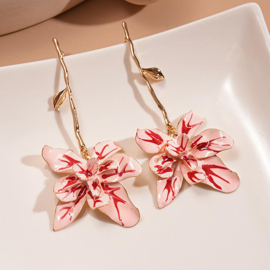 Sweet Gradient Pink Oil Drip Flowers Dangle Earrings for Women Exaggerated Irregular Metal Large Flower Earrings Jewelry Gifts