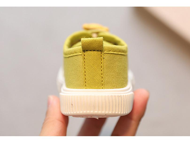 Solid Soft Sole Baby Slip-On Canvas Shoes for Boys and Girls, Super Soft First Walker Shoes for Spring and Autumn.