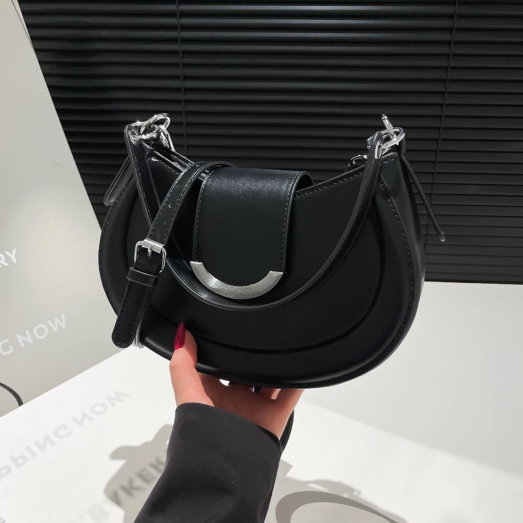 Textured bag women's large-capacity fashion niche women's shoulder messenger bag versatile underarm saddle bag