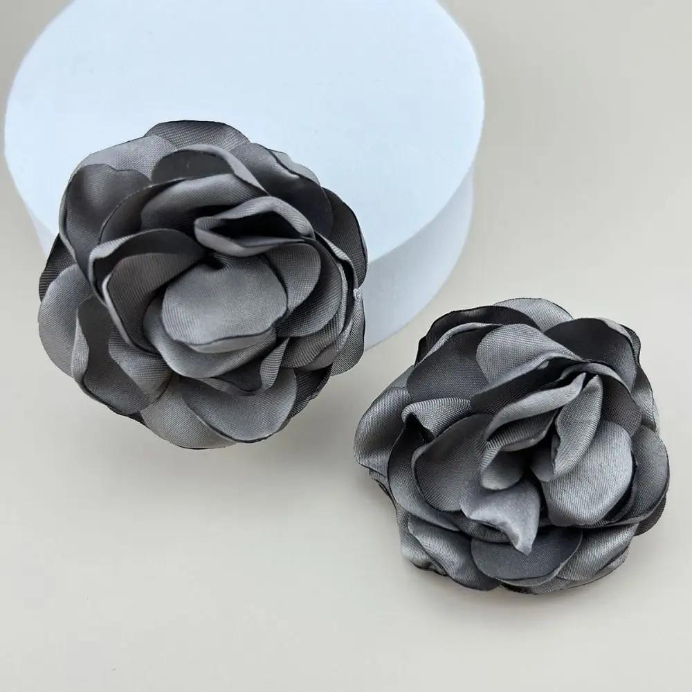 

New Jewelry Accessories Large Flower Earrings Fashion Solid Color Camellia Earrings Hat Decor Jewerlry Gift Wedding Earrings темно-сірий колір