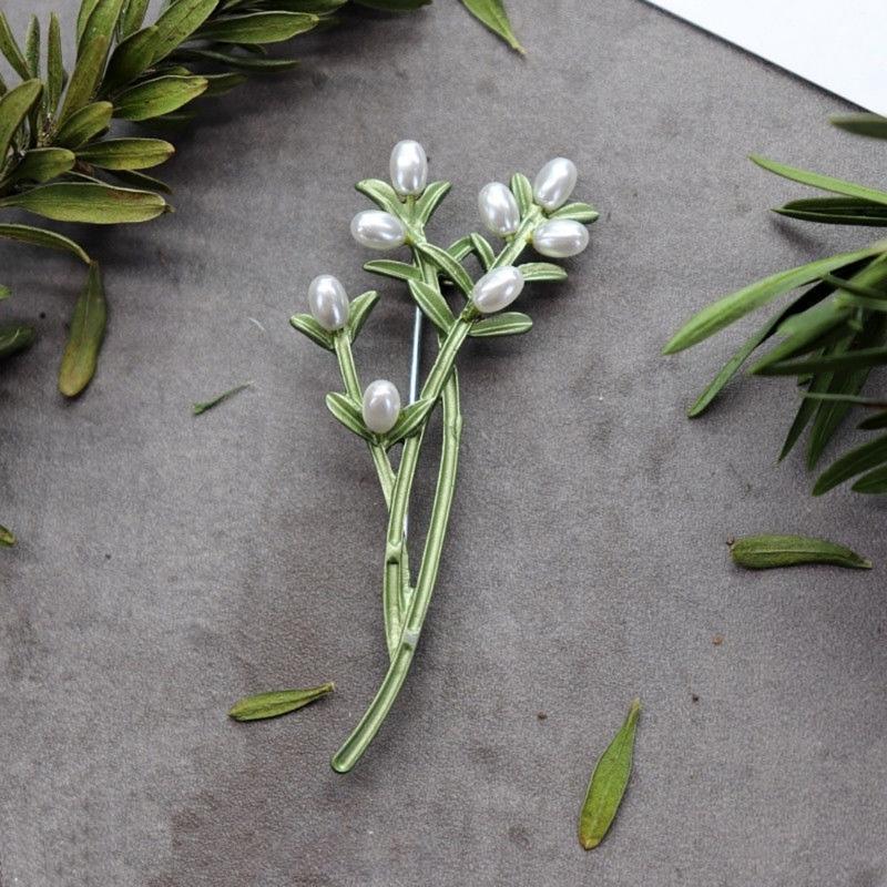 Beautiful Plant Pins Metal Brooches Nature Theme Jewelry Unique Badges Alloy Texture Suitable for Party and Everyday Use