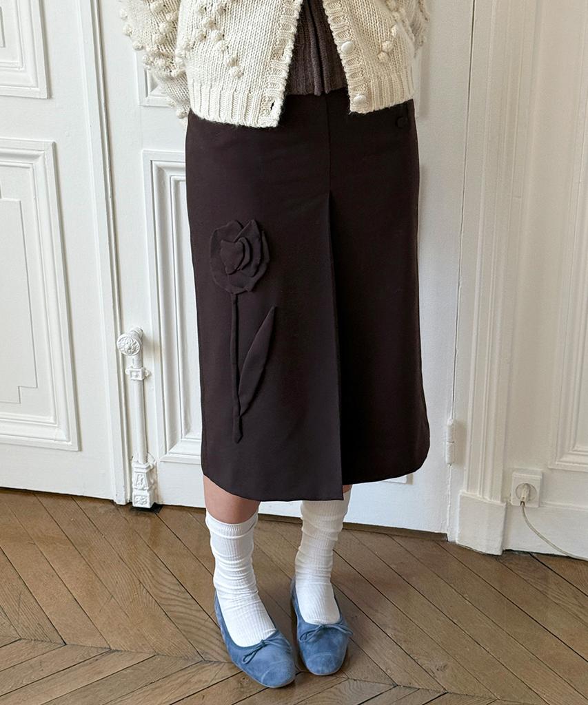 Sinun Sn Rose Applique Skirt (Brown)