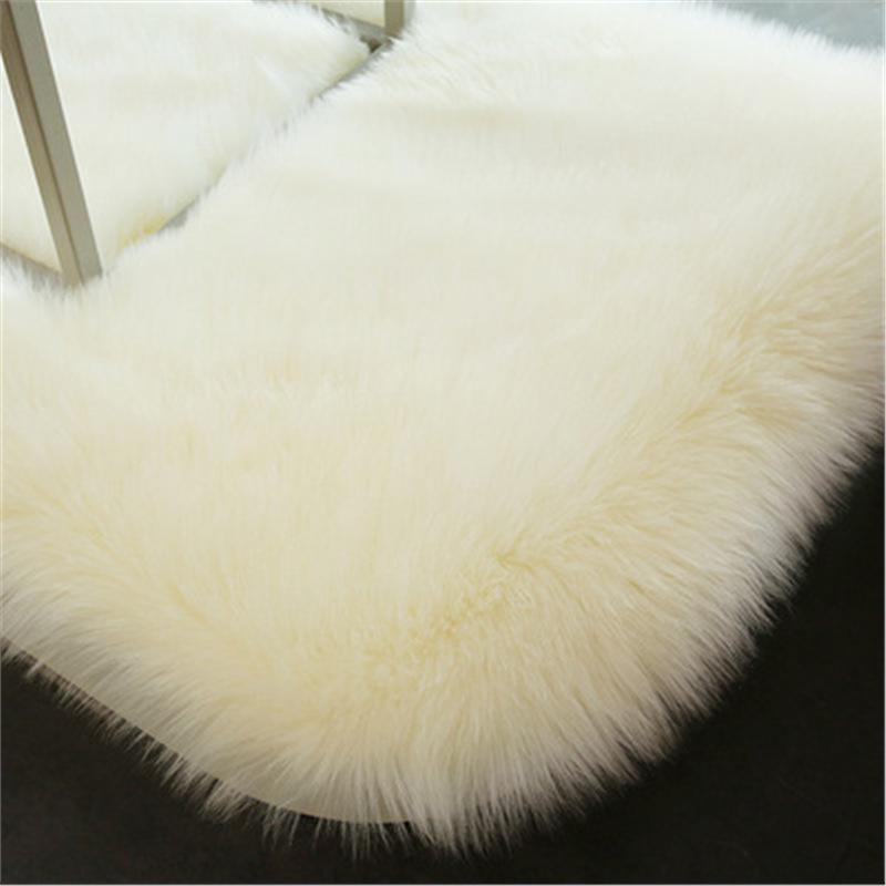 Round Imitation Australian Wool Long-Pile Carpet Floor Mat for Bedroom, Living Room, Bay Window, and Pet Bed