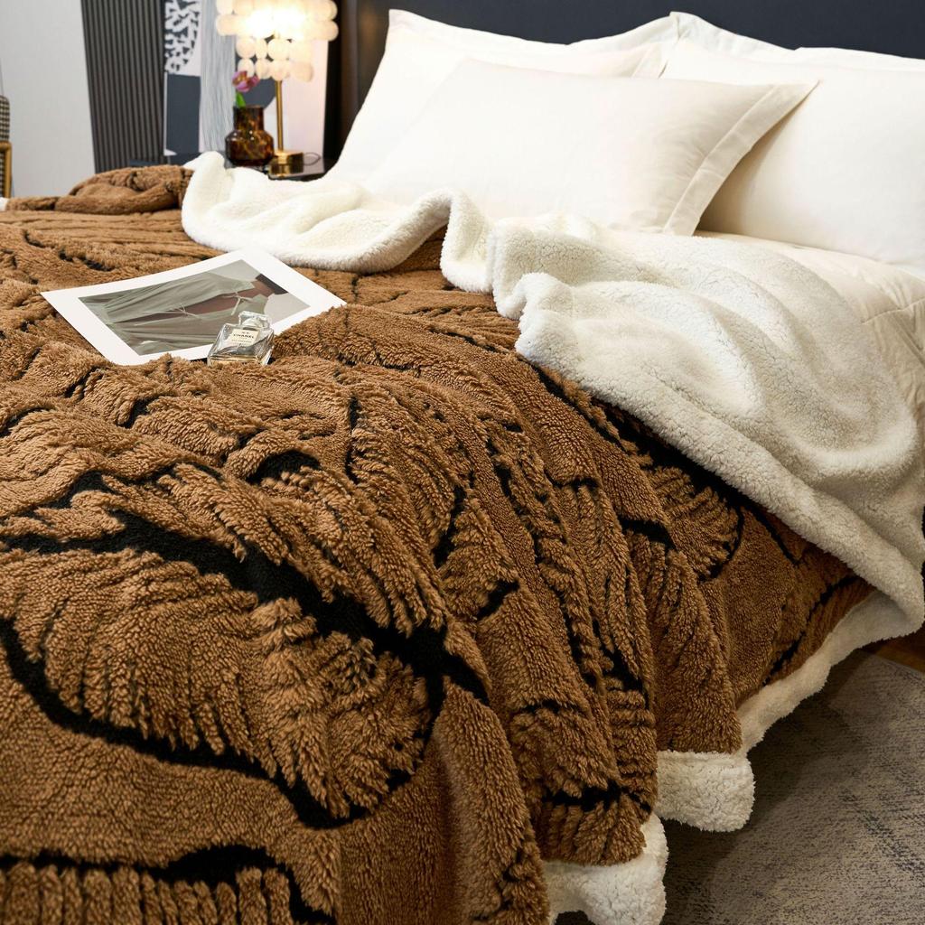 New Double-Layer Leaf Jacquard Lambswool Throw Blanket