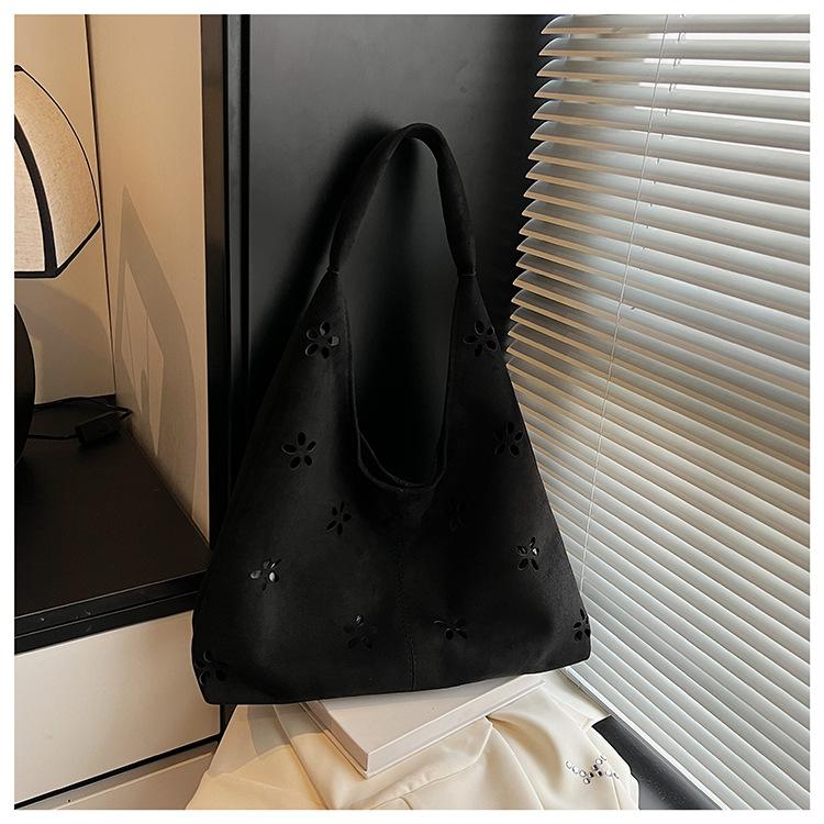 

Замшевая сумка женская большой вместимости осенне-зимняя ретро сумка на плечо подмышку сумка-пельмень для通勤 чёрный