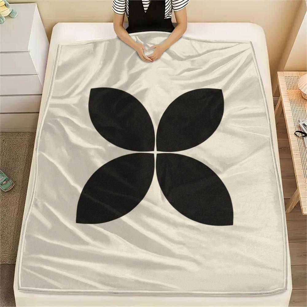 1Pc Simple Geometry Print Flannel Blanket, High Quality Comfortable for All Seasons, Home Decor, Warmth and Comfort, Perfect for Christmas Gifts W18