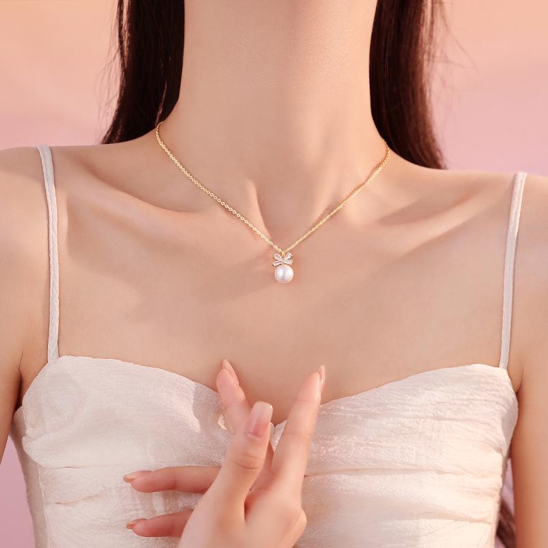 Fugitive Princess Pearl Bow Pendant Necklace - 2025 Light Luxury Clavicle Choker for Women.