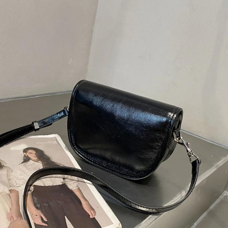 Top-layer Oil-Waxed Cowhide Leather Women's Messenger Bag, Fashiable and Elegant Clamshell Bag for Ladies Small Phe Purse