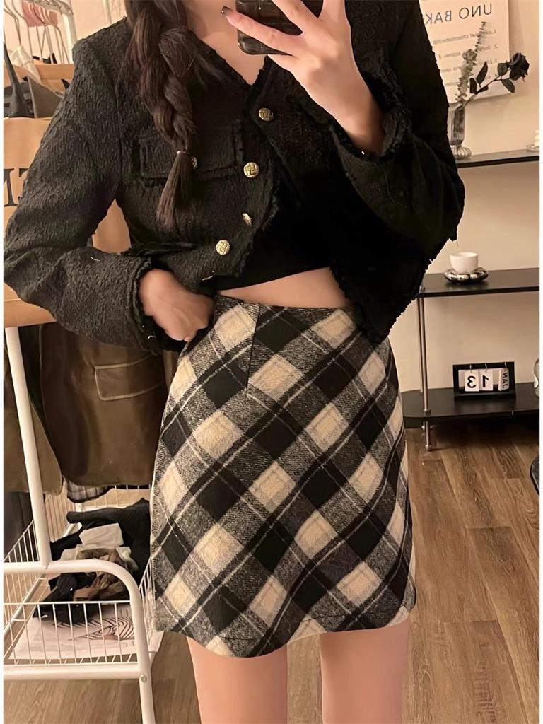 Plus Size Women's Retro Plaid Wool Blend Mini Skirt - High Waist A-Line Slimming Skirt for Spring and Autumn