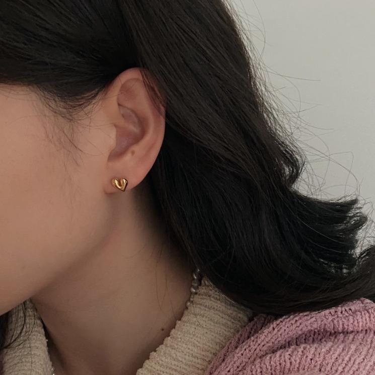 Fashion Jewelry 925 Sterling Sliver Heart Stud Earring for Ladies 18K Gold Plated 925 Silver Earrings Versatile Piercing Jewelry