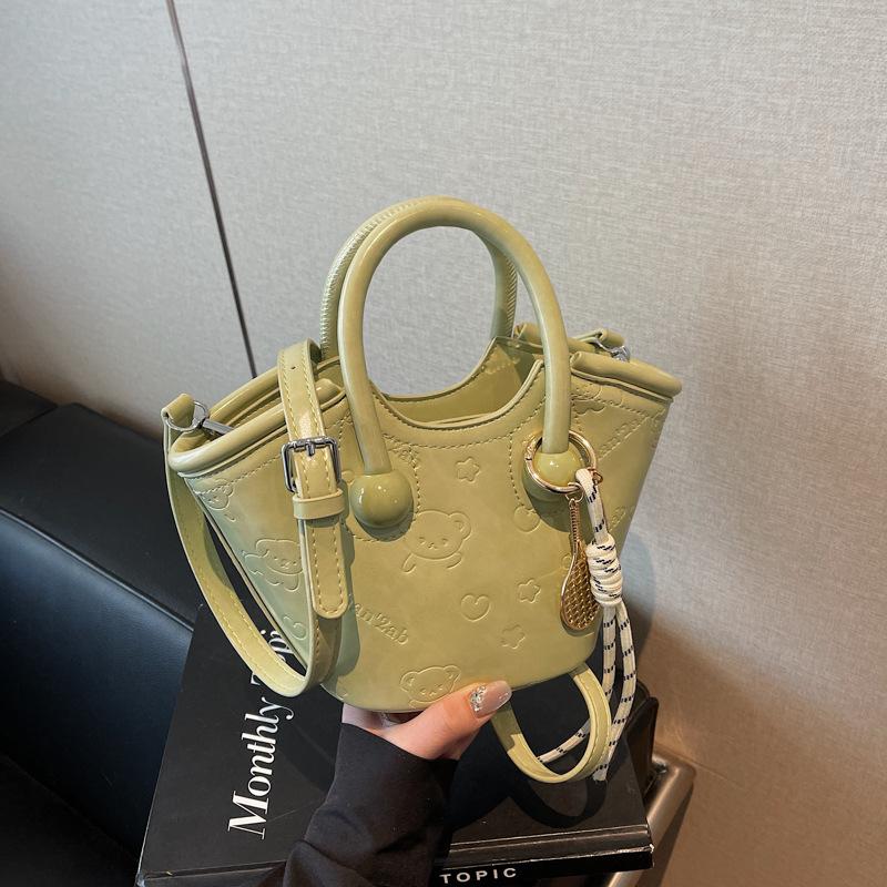 

Premium hand bucket bag 2025 spring new fashion simple versatile shoulder bag trendy casual messenger bag зелёный
