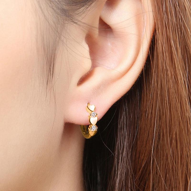 Huitan Niedliche Herz Kleine Creolen Damen 3 Metallfarben Trendige Mädchen Ohrring Kreise Ausgefallene Accessoires Statement Zirkonia