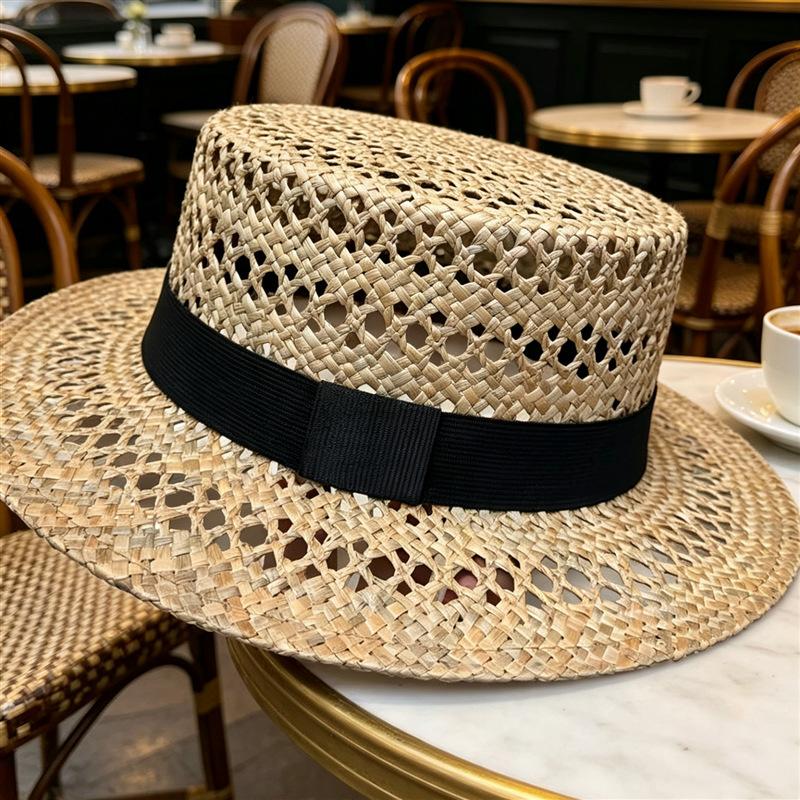 French Retro Salty Grass Small Flat Top Straw Hat Women's Spring Summer Seaside Vacation Hollow Top Hat Old Money Wind Hole Hat