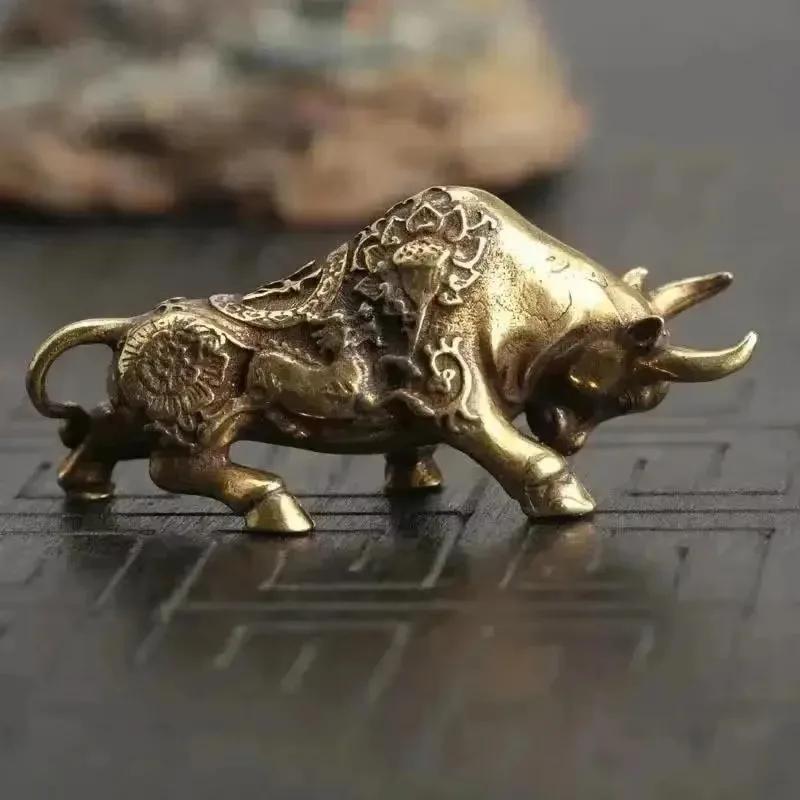 Vintage Brass Ox Decorations Creative Zodiac Ox Keychain Pendants Home Decor Metal Ox Statues Bronze Ox Ornaments Gifts