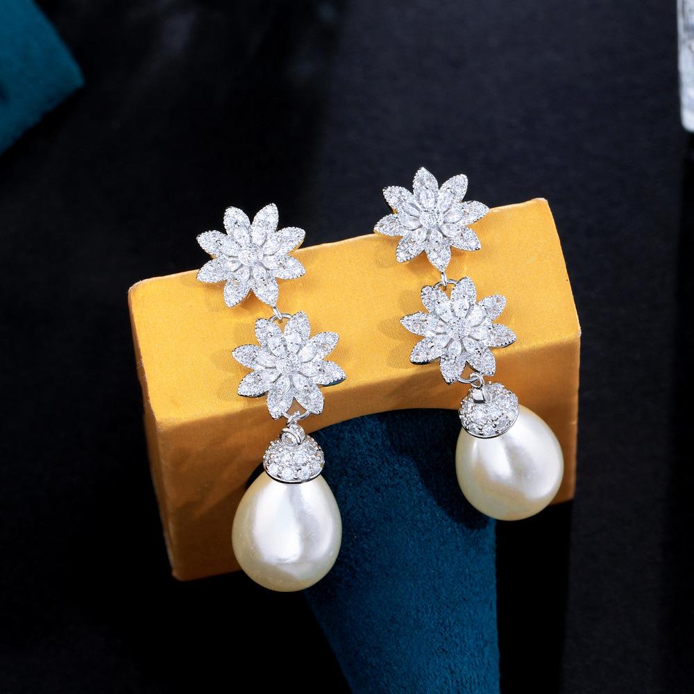 Needle Style Light Luxury Elegant Flower Pearl Earrings Celebrity Temperament Slightly Inlaid Zircon Earrings Ear Jewelry