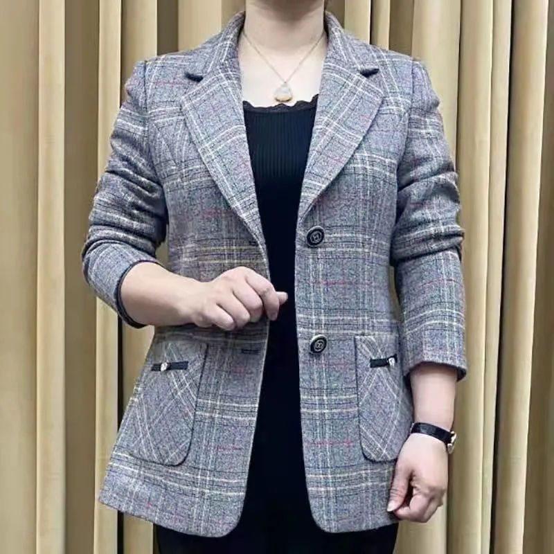 

2025 Spring/Autumn Checkered Blazer: Stylish, Age-Defying, and Slimming Women s Suit Coat L (95-105 jin)