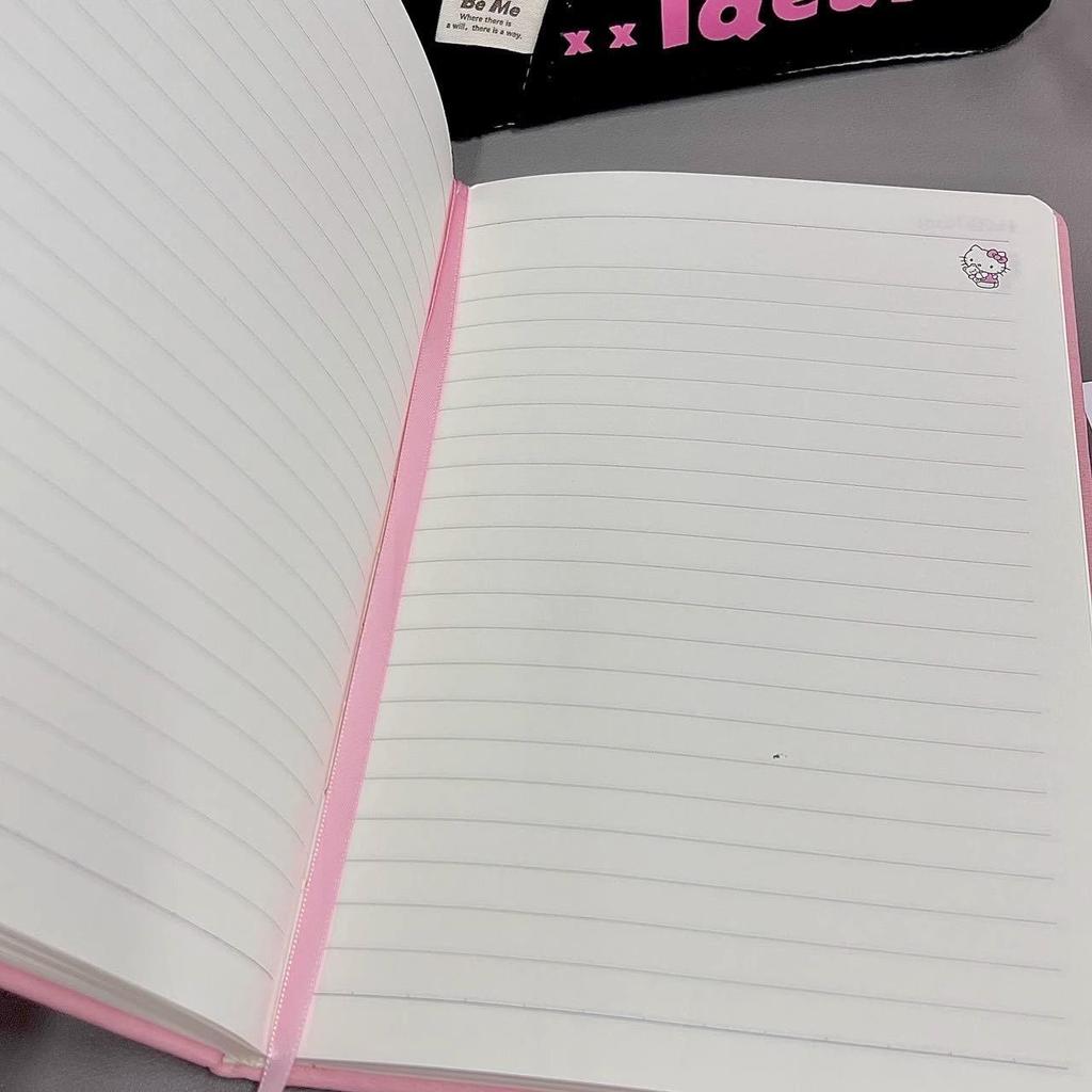 Hello Kitty Herzliches Schülerheft mit bunten Seiten