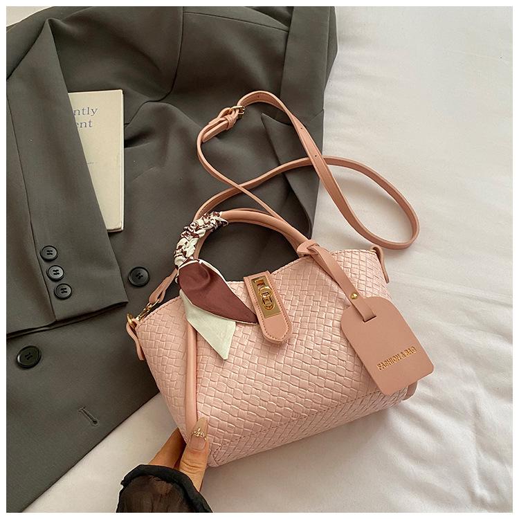 

2025 new fashion retro mother and child bag elegant texture woven bucket bag trendy commuter personality portable shoulder bag розовый