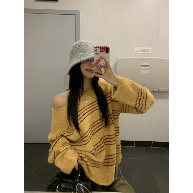 

Осенняя новая женская одежда с открытыми плечами, свободный и ленивый полосатый пуловер контрастного цвета, женский трикотажный свитер с длинными рукавами one size fits all жёлтый