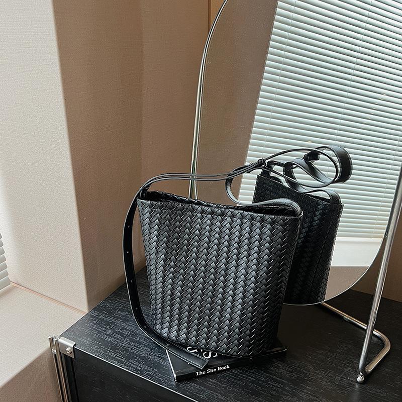 

Повседневная новая модная трендовая высококлассная сумка для мамы женская большая вместительная на плечо сумка-мессенджер сумка-ведро чёрный