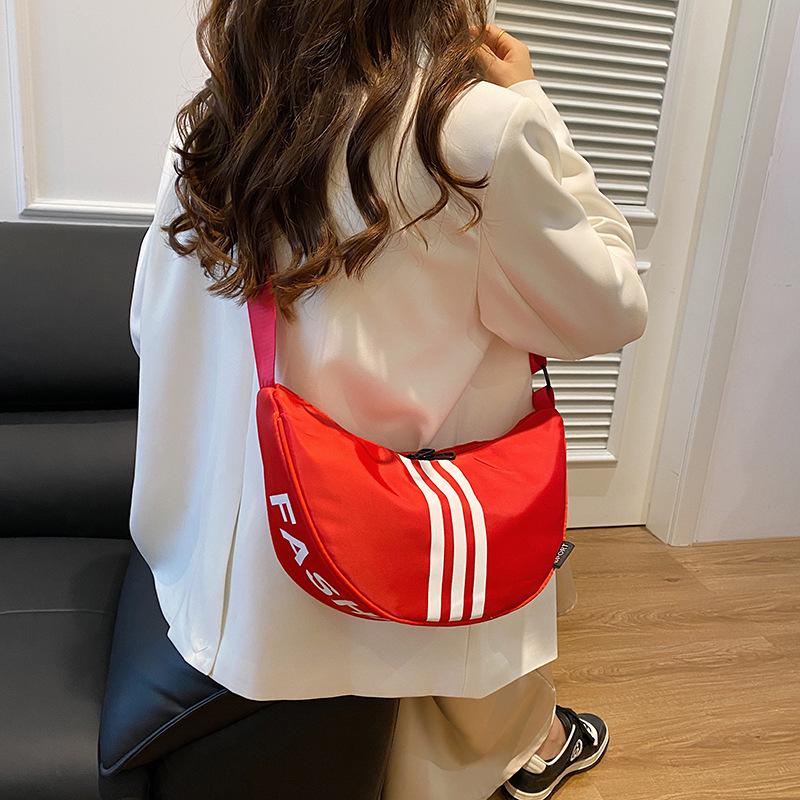 Summer waterproof nylon cloth bag women's 2025 new casual messenger dumpling bag versatile ins popular shoulder bag