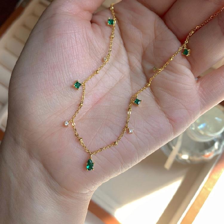 Vintage Emerald Necklace Elegant Collarbone Chain Suitable for Fashion Women Seeking Elegances and All Day Comfort