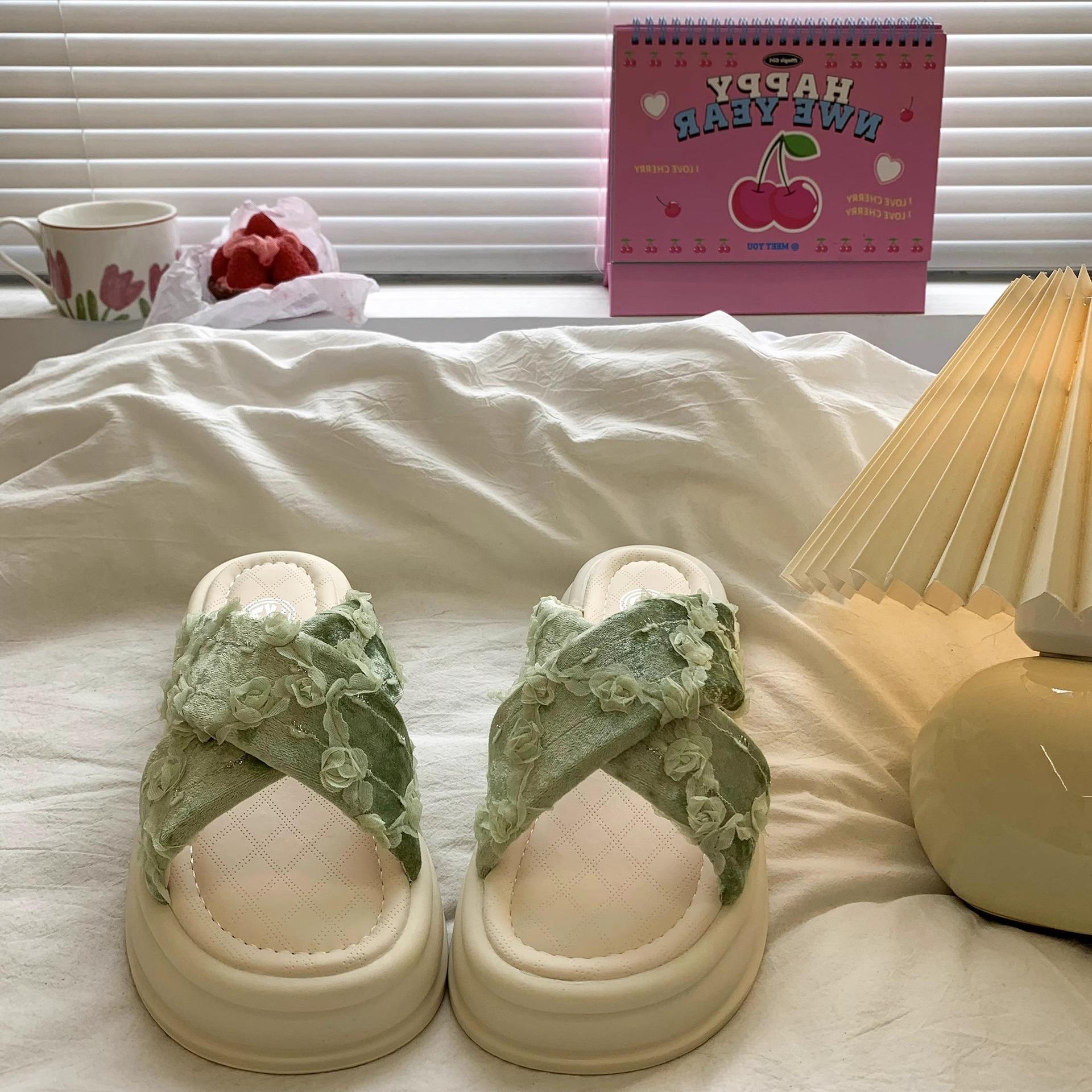 

Beautiful fairy style slippers female summer wear 2025 new thick bottom heightened non-slip skirt beach cool slippers 40 зелений