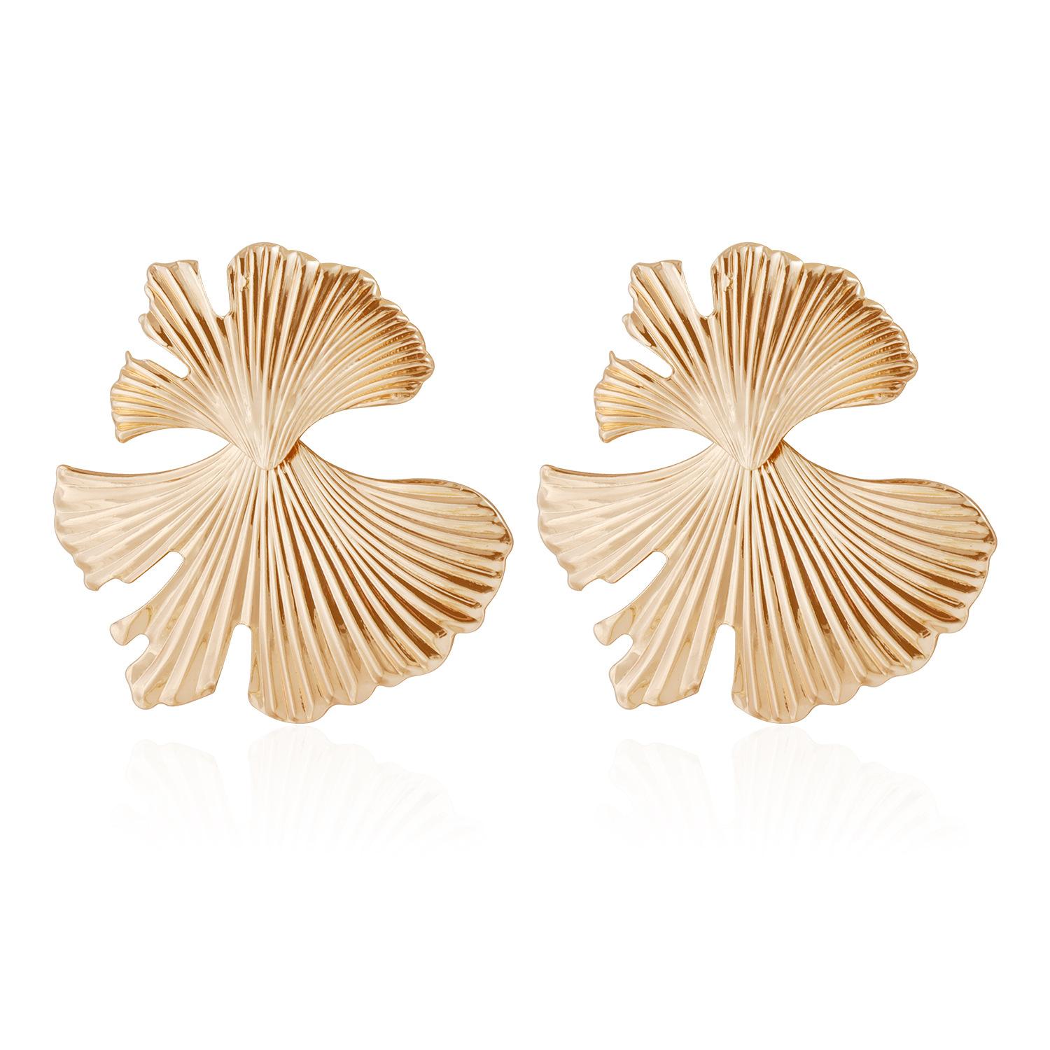 French retro ginkgo biloba metal stud earrings INS natural texture commuter light luxury earrings золотой