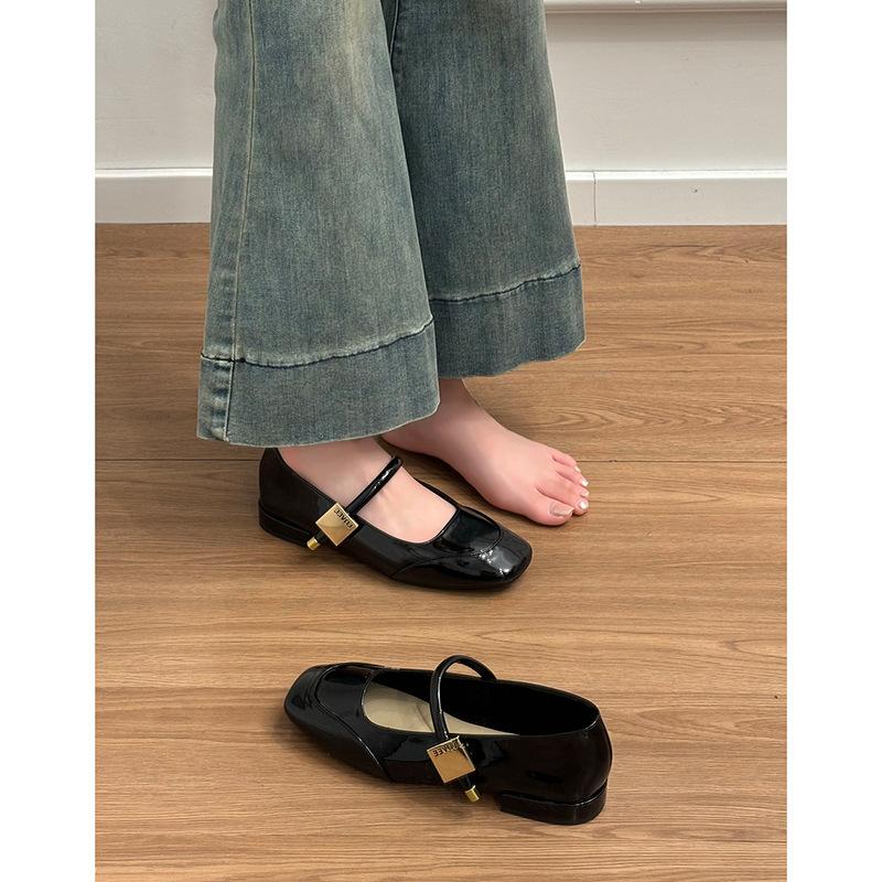 

Версия из мягкой кожи~ Красные туфли Мэри Джейн для женщин, весна 2025, новая французская ретро-обувь с мелким вырезом, вечерние одинарные туфли, маленькие кожаные туфли 35 чёрный