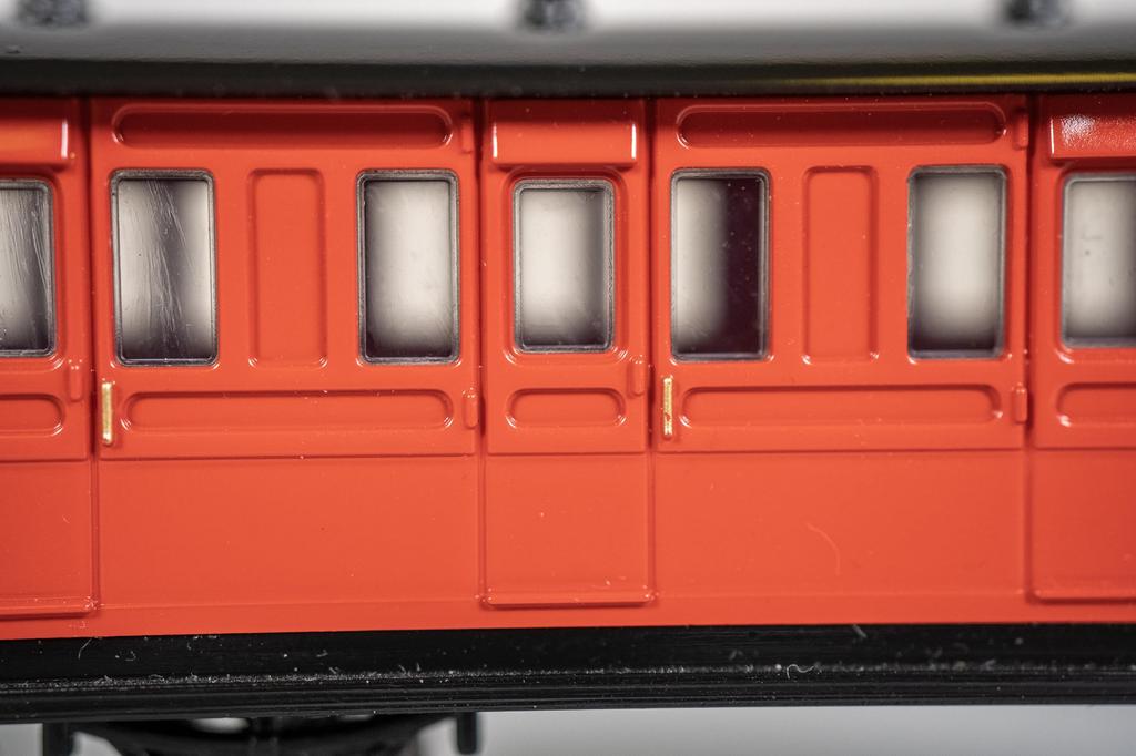 Bachmann HO Gauge Thomas the Tank Engine Red Passenger Car 28-76038 Model Train