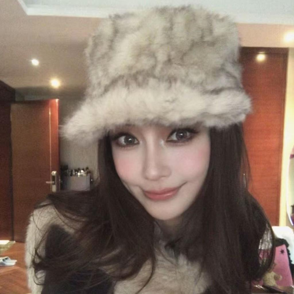 Angelbaby Yang Ying Early Ancient Spice Girl Plush Hat Women's Winter Fashion Faux Fur Flat Top Hat Tide