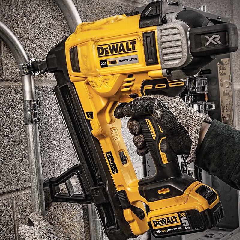 DeWalt 20V XR Brushless Concrete Nailer DCN890N CN plug (adapter included)