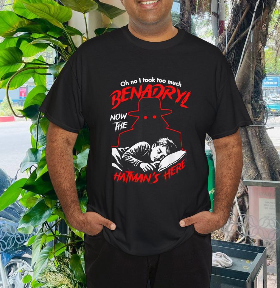 

О нет, я принял слишком много Бенадрила, теперь здесь Человек в шляпе футболка S