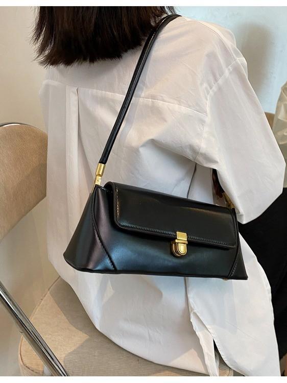French Small Shoulder Bag With Pu Material And Chain Detail For Urban Daily Use