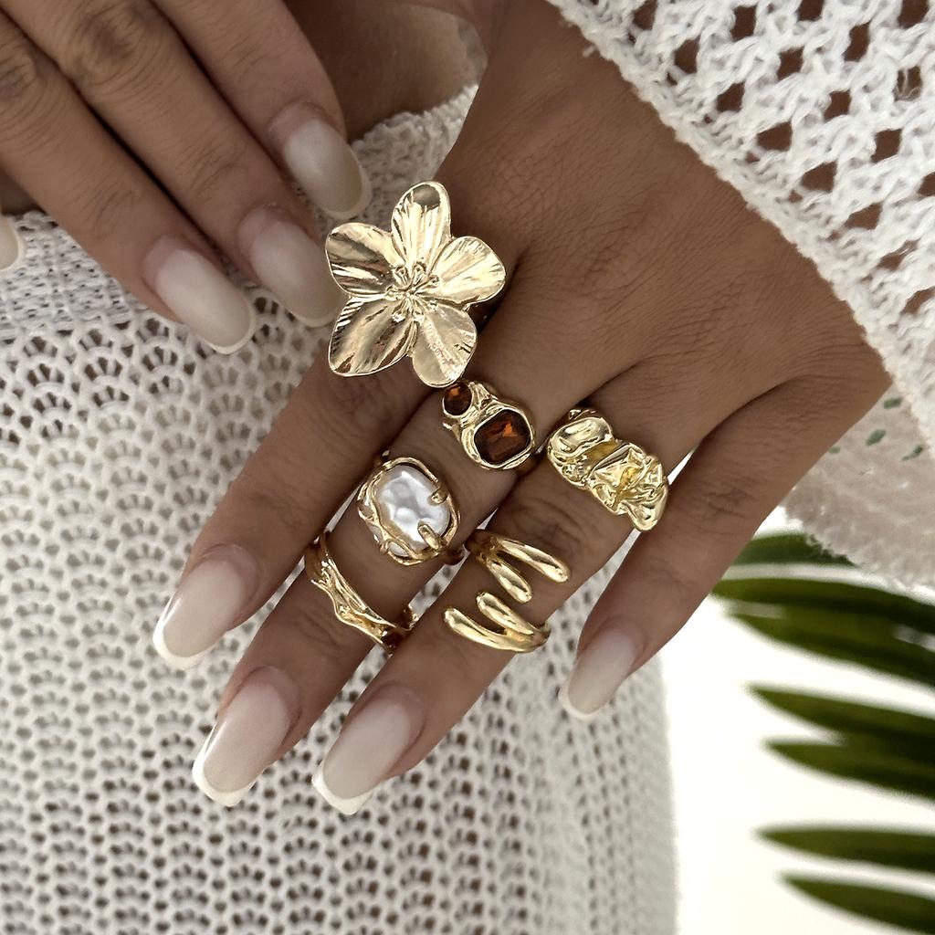 Exaggerated Gold Color Geometric Rings Set For Women Rhinestone Flower Heart Trendy Imitation Pearl Steam Punk Personality Gifts