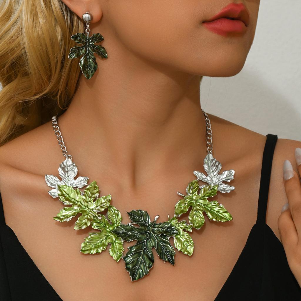 Personalized Maple Leaf Necklace Earring Set Specially Designed for Vacation Honeymoon Travel Style Jewelry Matching