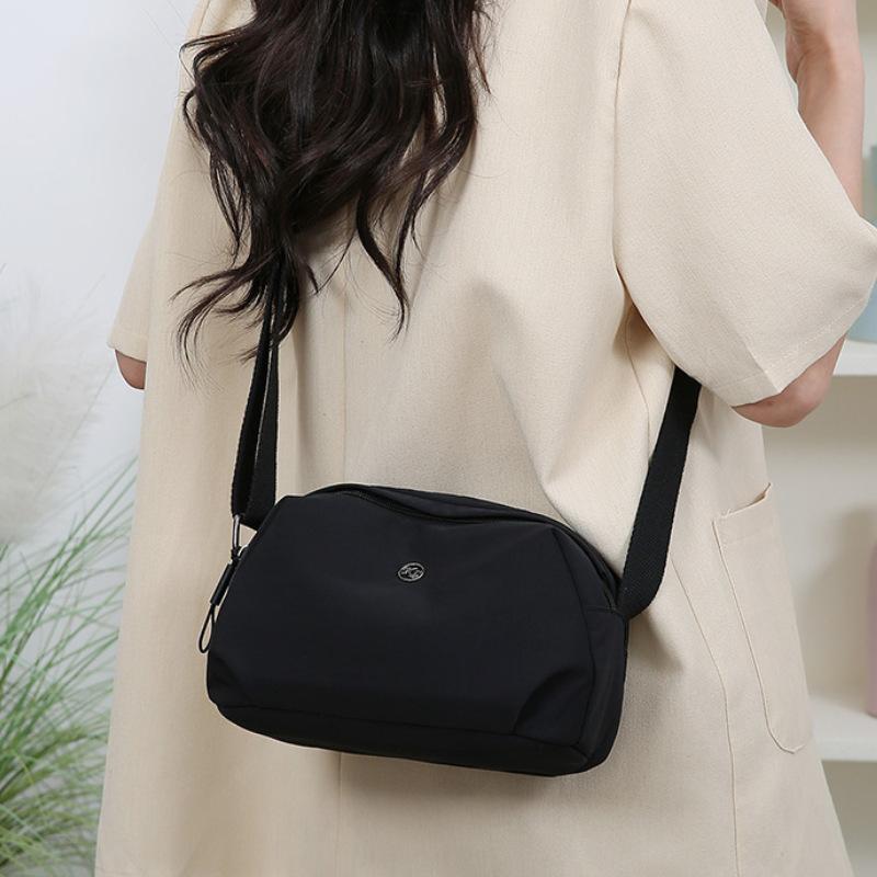 Small Bag Women's Casual Versatile Commuter Fashion Messenger Bag One Shoulder Mobile Phone Simple and Lightweight Small Bag