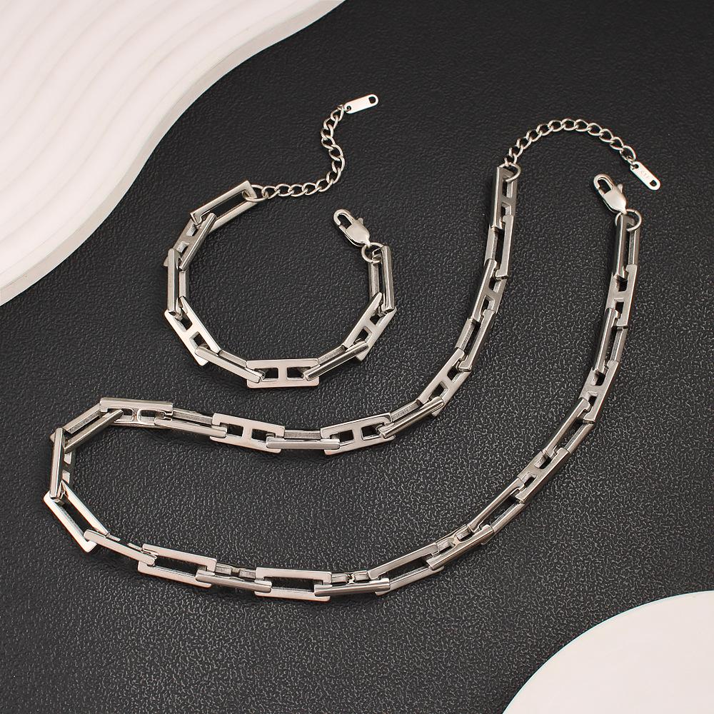 Conjunto de Pulseira e Colar de Corrente Feitos à Mão Banhado a Ouro 18K: Design Quadrado Espesso, Aço Inoxidável Polido.