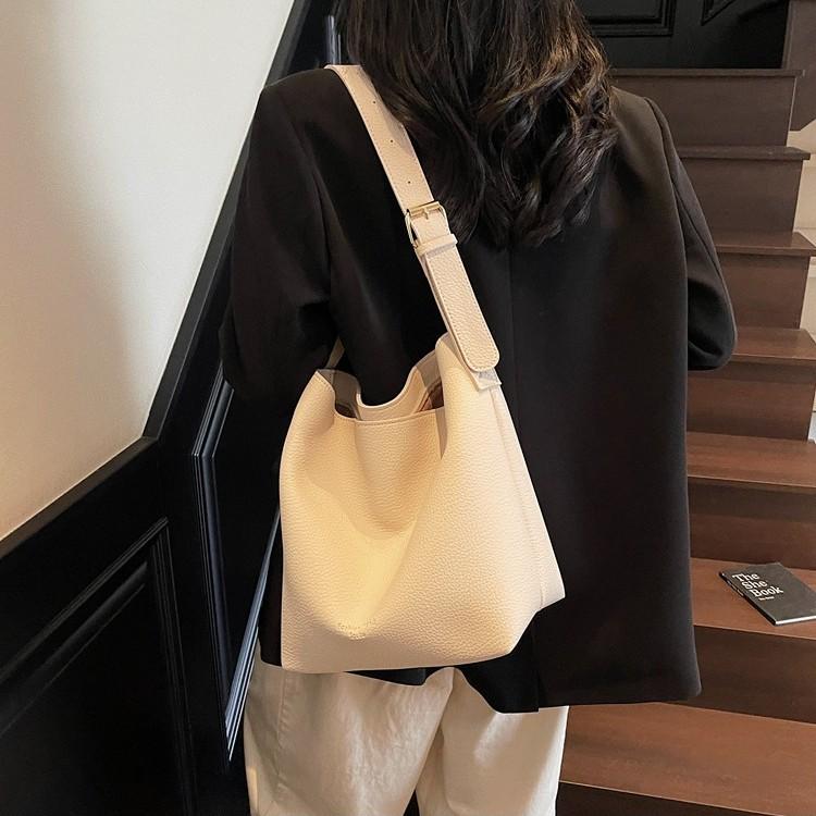 Large capacity bucket bag, new fashion versatile bag, simple casual women's commuting shoulder oblique span bag