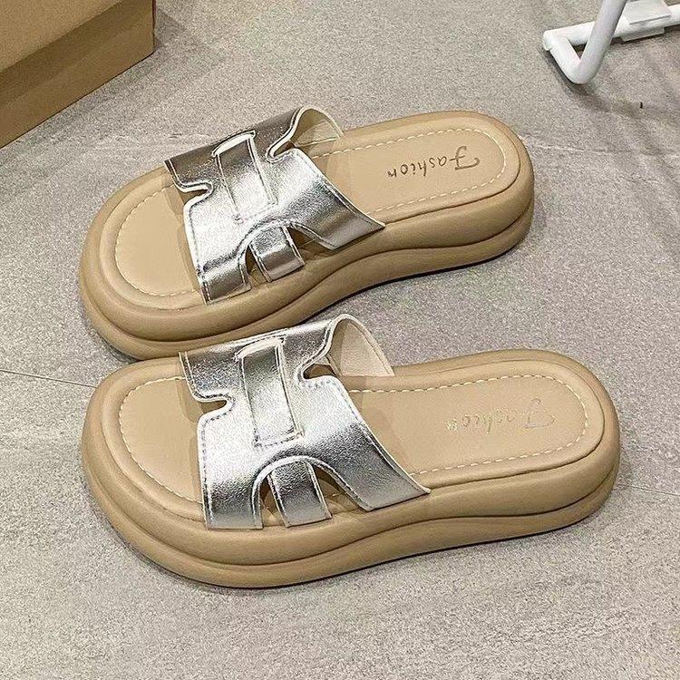 Thick-soled cool slippers for women's summer outer wear 2025 new models with skirts, high-end seaside beach one-word drag, Internet celebrity sandals