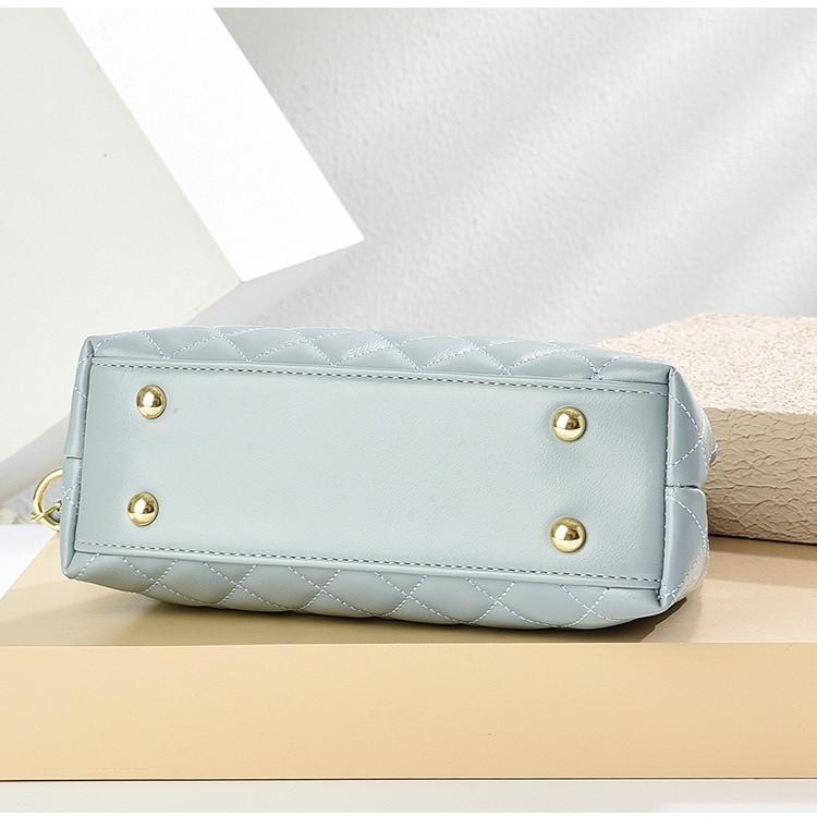 IELGY Ladies Soft Leather Chain Diamond Small Messenger Bag - Perfect for Hand Carry