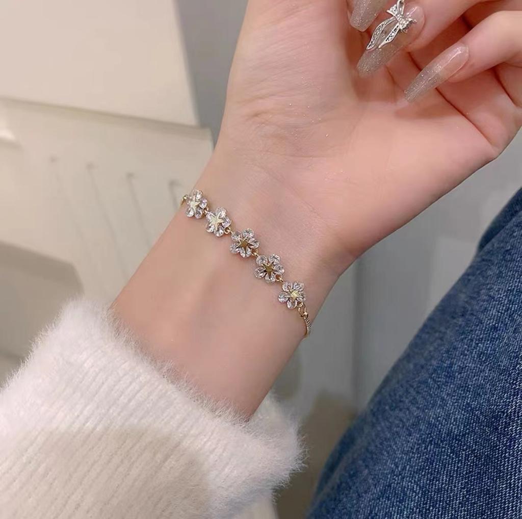 New Chinese retro zircon flower gourd hollow bracelet light luxury high-end bracelet simple fashion exquisite jewelry