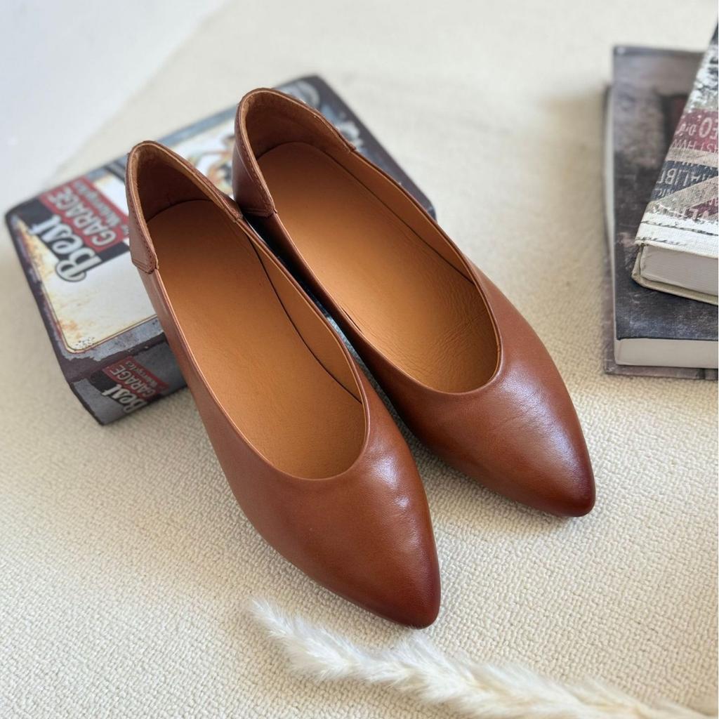 Spring New Leather Women's Pointed Single Shoes Versatile Comfortable Shallow Mouth Women's Shoes Flat Heel Women's Shoes One Pedal