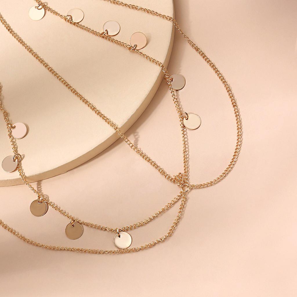 Europe, America, street photography, fashion, super sequins, fringed chain headgear, head chain