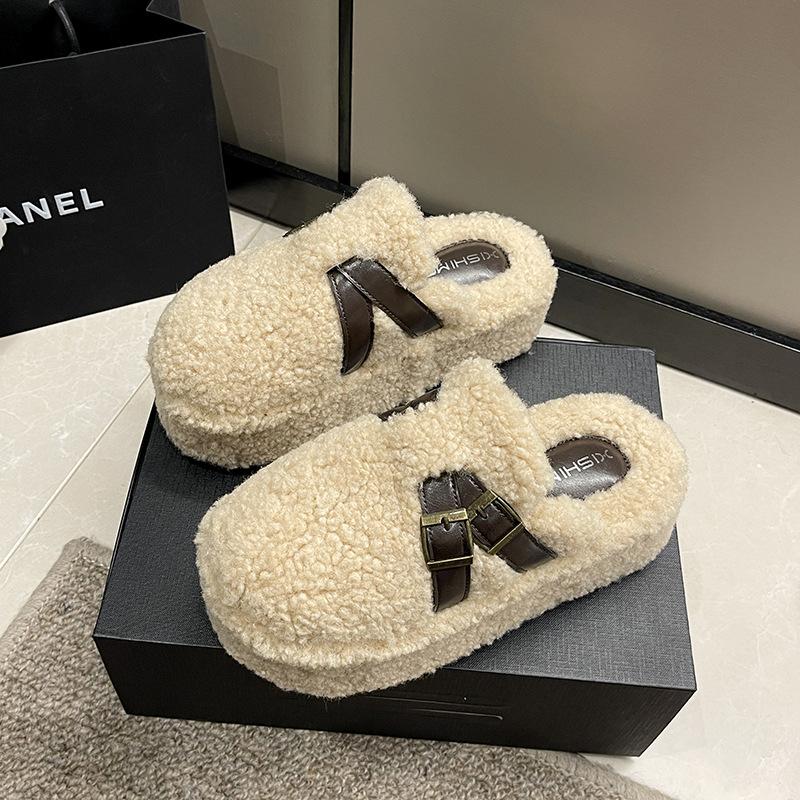 Outono e inverno femininos novos fundo grosso elevado veludo quente antiderrapante estribos confortáveis pelúcia sapatos únicos chinelos