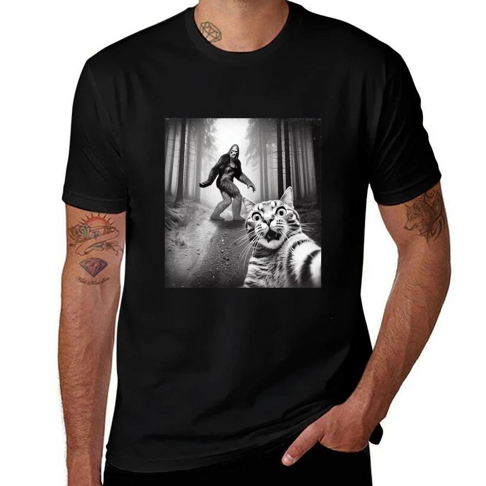 

Bigfoot & Cat Selfie Men s Funny Cryptid Monster Casual Short Sleeve T shirt S