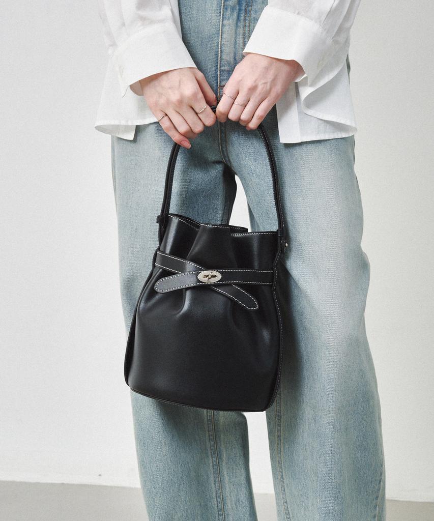 Ostkaka Classic Belt Bucket Bag Black